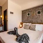 Li Mango Tigaki